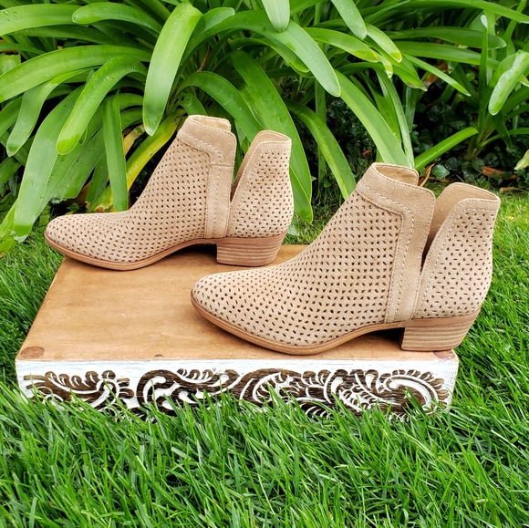 Sassy Lucky Brand Laser Cut Booties - Picture 5 of 8